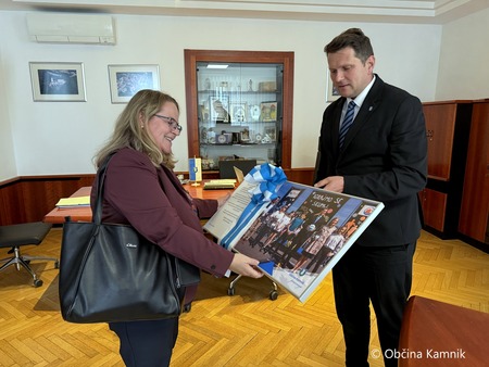 Podelitev zahvale ravnateljici OŠ Frana Albrehta Moniki Glüks Donko (1)